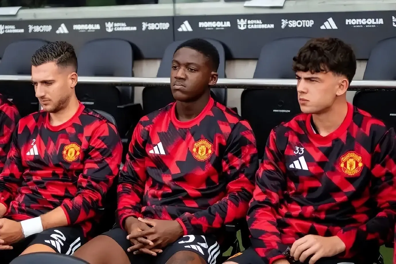 tenan, 不信任梅努 tenan, 不信任梅努